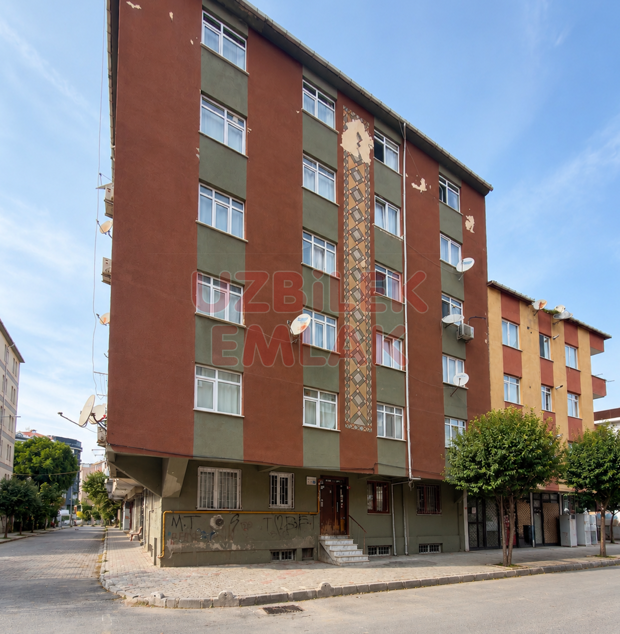 ŞİRİNEVLER DEREBOYU CADDESİ CİVARI SATILIK KÖŞE 1+1 YÜKSEK GİRİŞ 