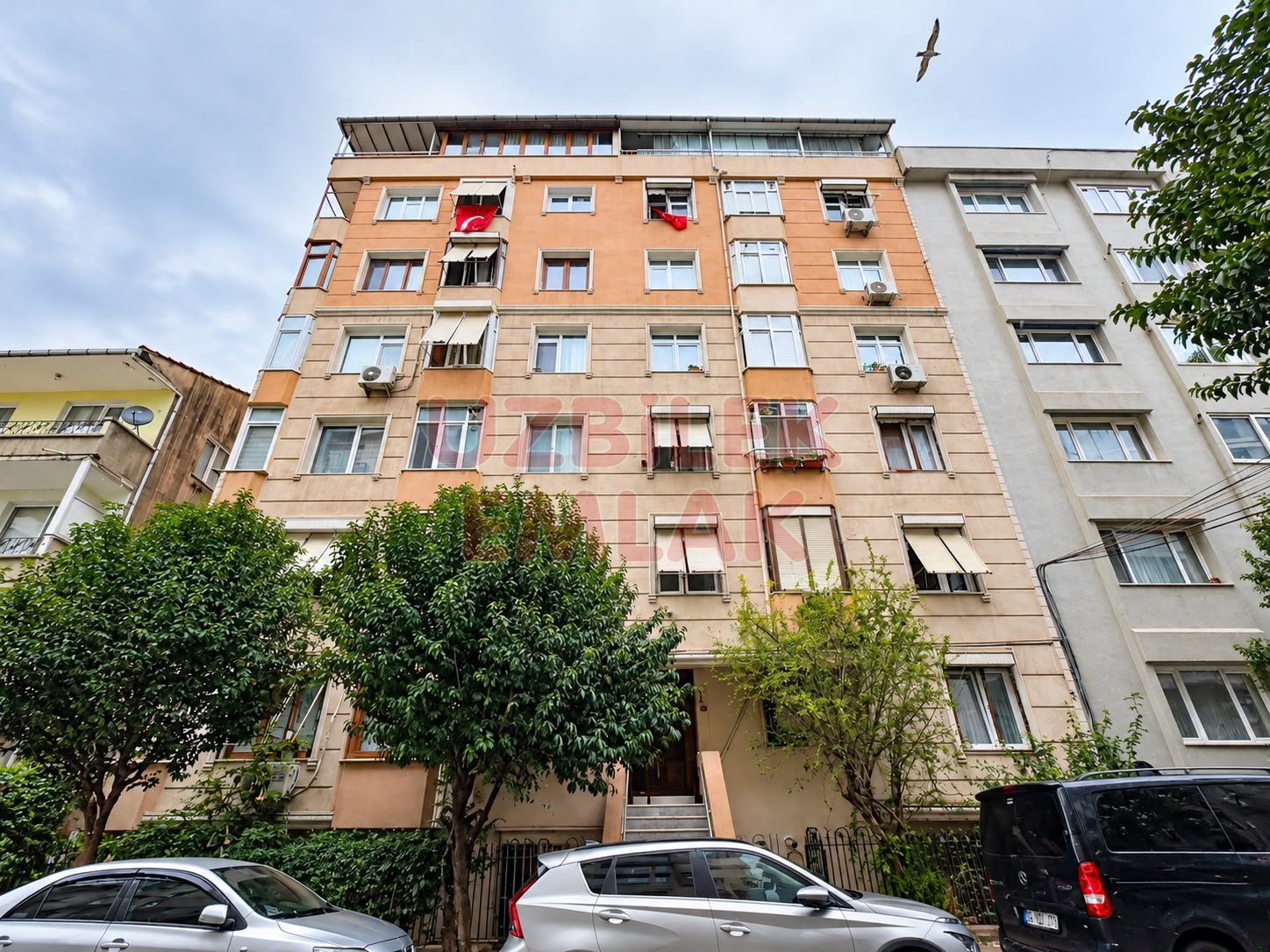 Bahçelievler Siyavuşpaşa Manolya Sokak’ta Kiralık 3+1 | 3 Balkonlu