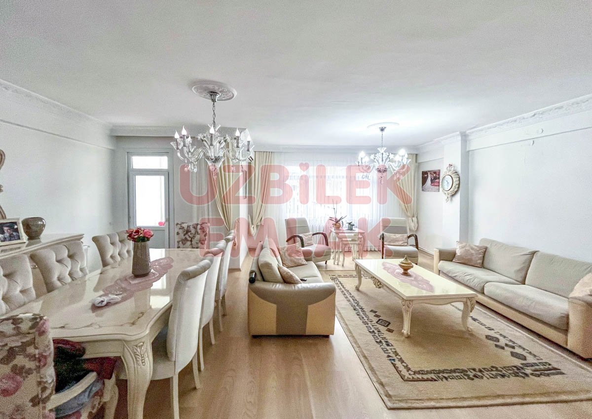 Bahçelievler Yayla Başak Sokak'da Satılık 3+1 4.Kat Asansörlü