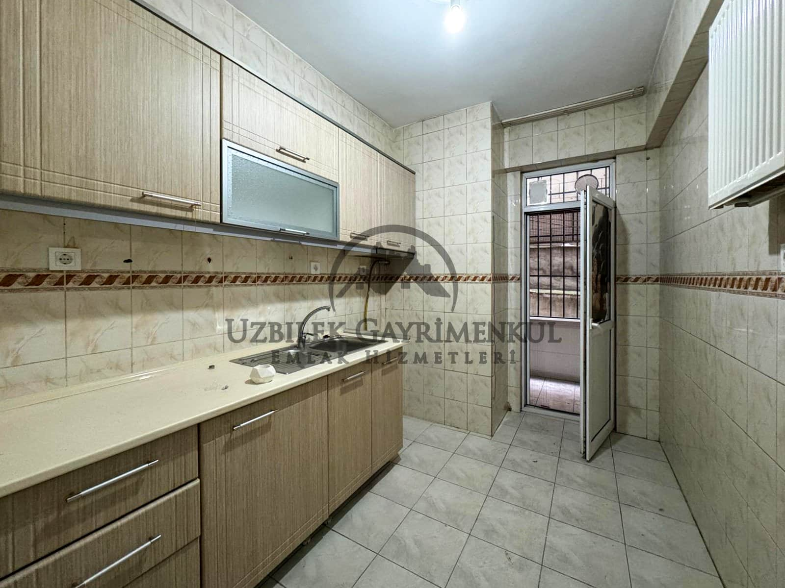 Bahçelievler Şirinevler 24 Yıllık Binada Kiralık 2+1 Bahçe Katı 