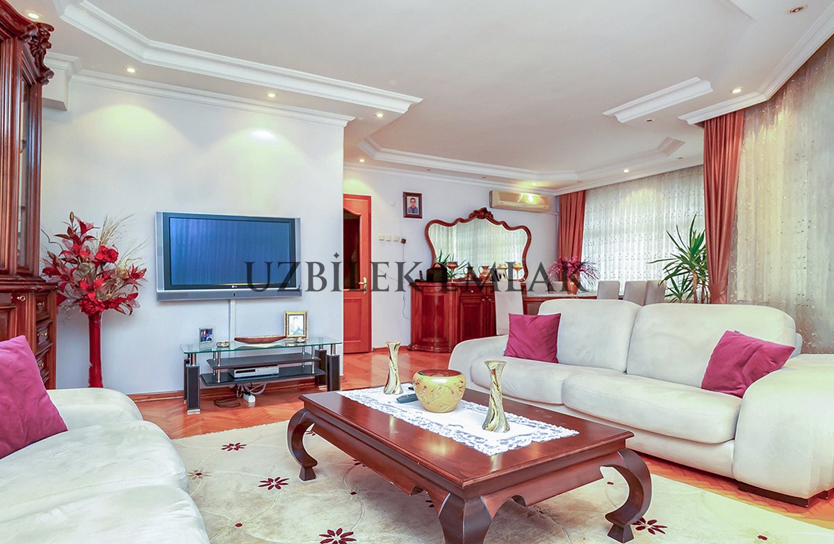 Bahçelievler Yayla Çamlık Caddesi Üzeri Satılık 3+1 135 m2 Daire 