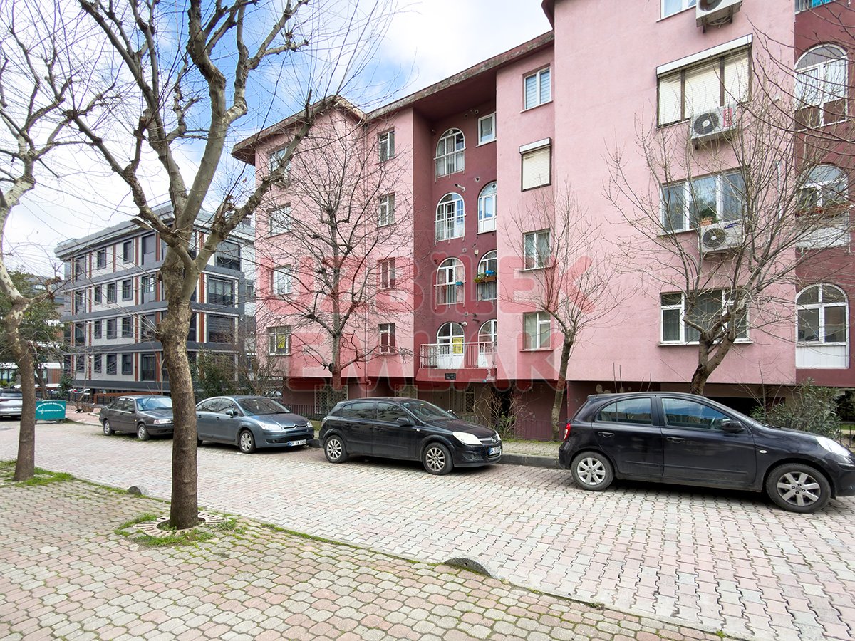 Bahçelievler Merkez 3+1 1.Kat Otoparklı Kiralık Daire
