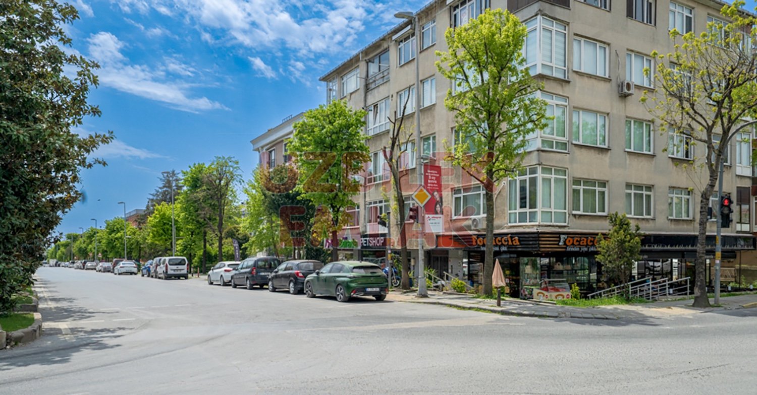 Bahçelievler Talatpaşa Cd Köşe Konumda Satılık 2+1 | Kiracılı | Çift Balkonlu