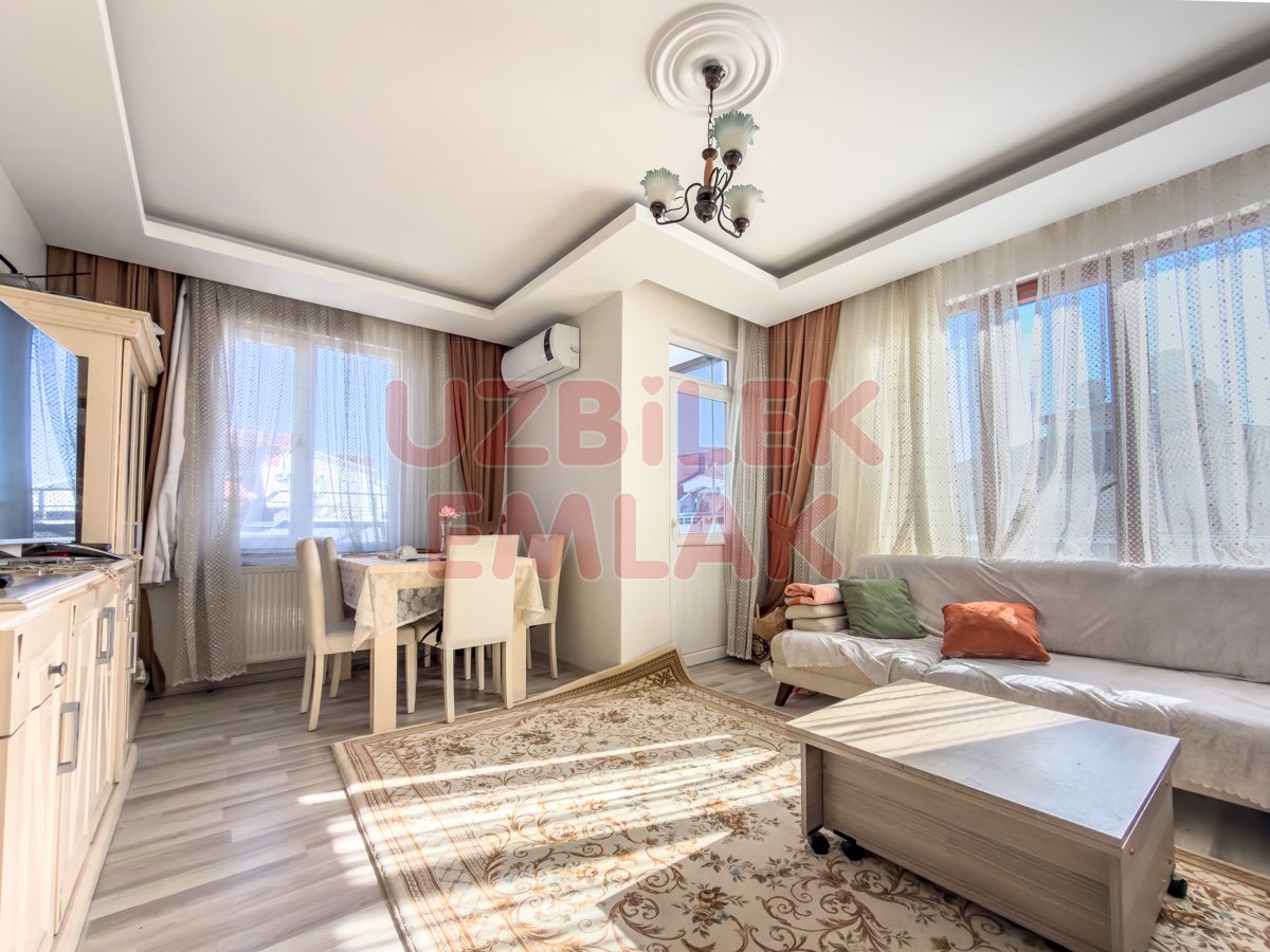 Bahçelievler Şirinevler Mahmutbey Caddesi Civarı 10 Yıllık Binada 5+1 Çift Girişli Dubleks Daire