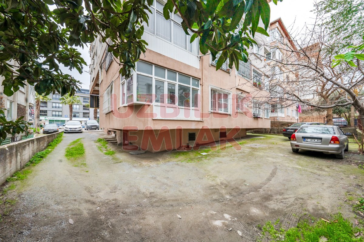 Bahçelievler UEFA Meydanı Karşısında Satılık 2+1 Daire