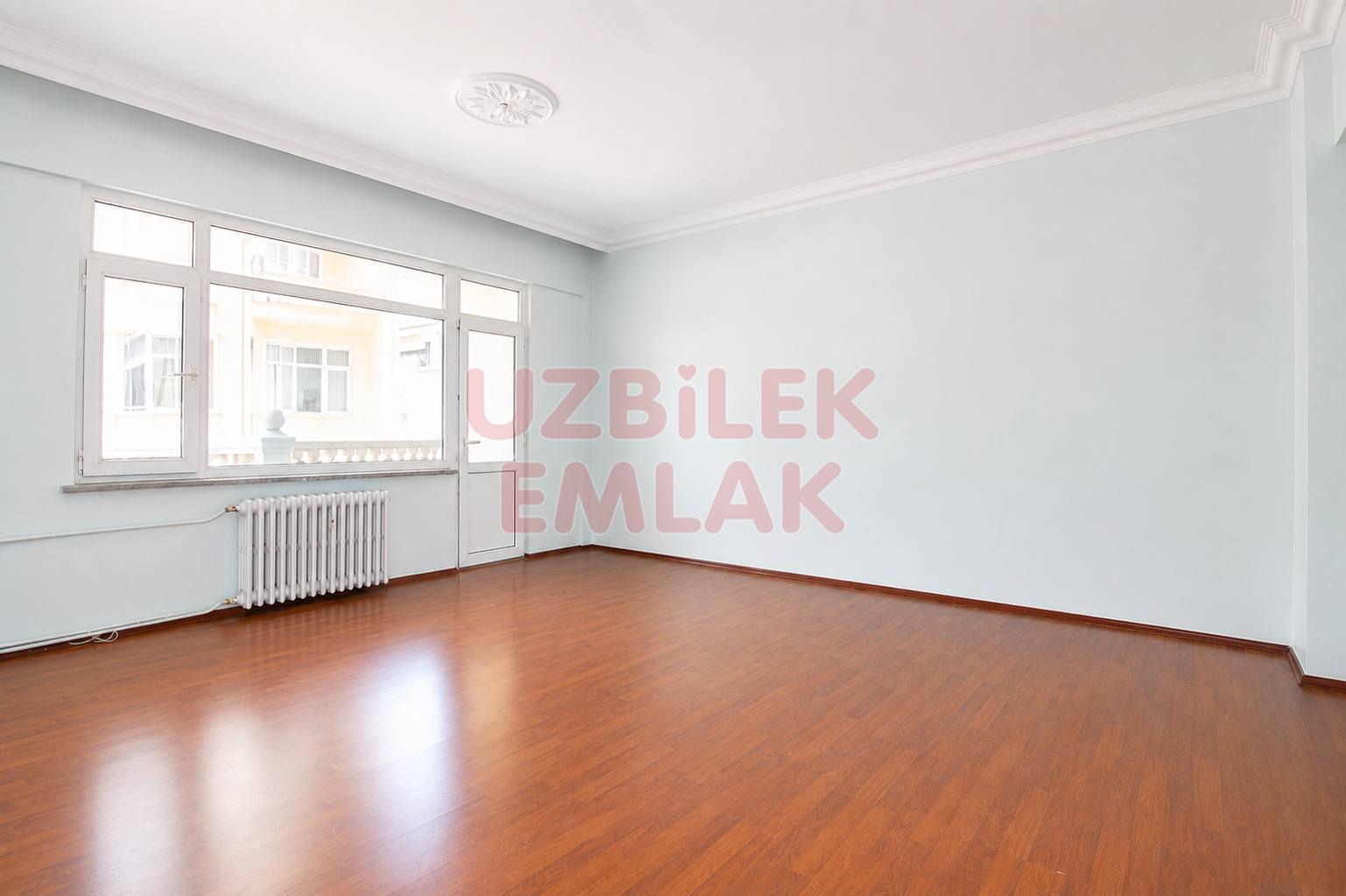 Metro Metrobüse Yakın 3+1 Kaloriferli Asansörlü 2.Kat Satılık Boş Daire
