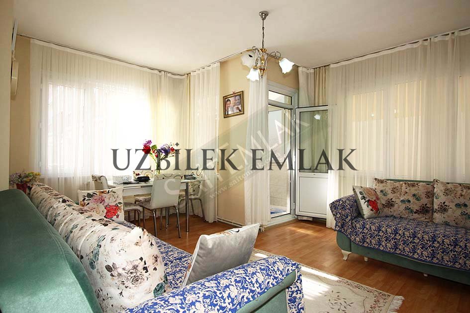 Bahçelievler Yayla Satılık Ferah Daire, 2+1 Kombili 3.Kat 90 m2