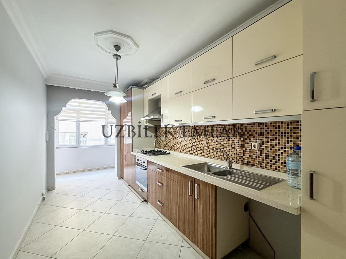 ÇAMLIK CADDESİ CİVARI SATILIK 26 YILLIK 3+1 KAPALI OTOPARKLI SATILIK DAİRE 