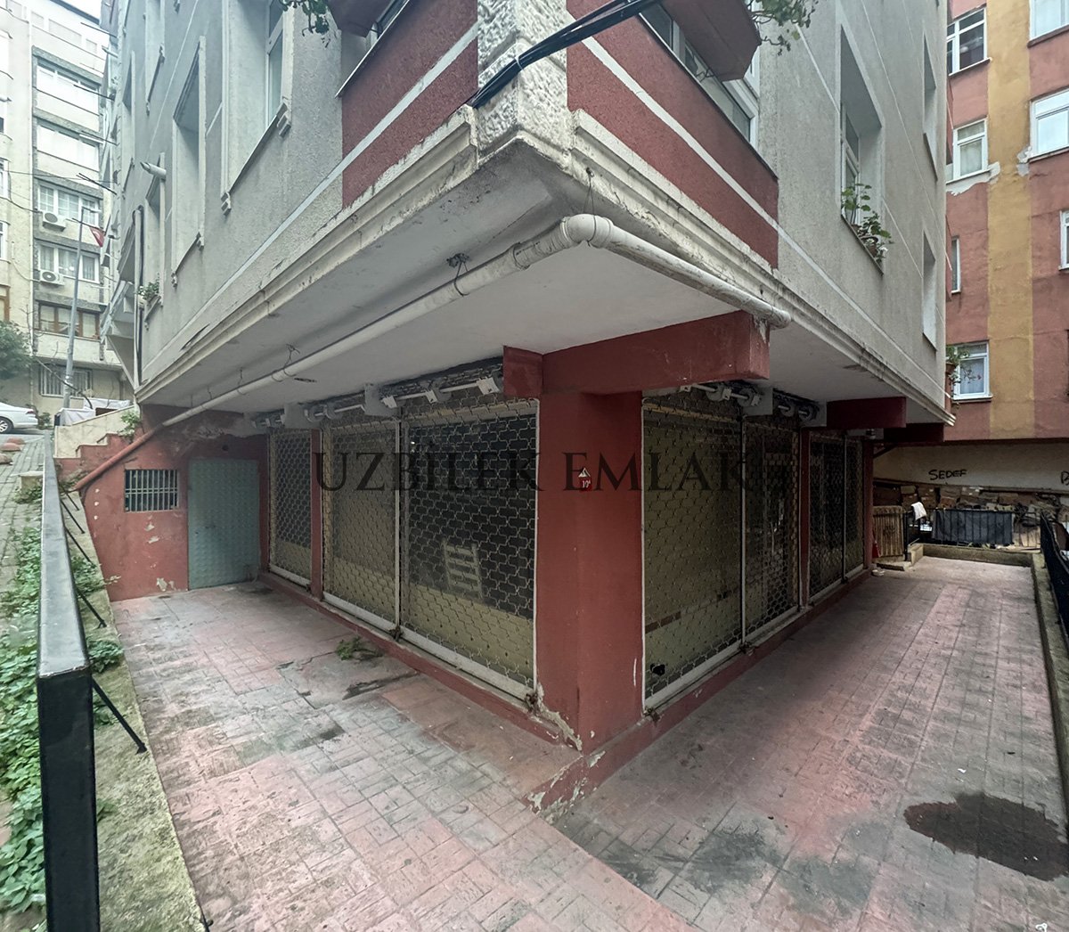 B.EVLER BELEDİYE BİNALARI CİVARI 110 M2 KULLANIŞLI SATILIK DÜKKAN