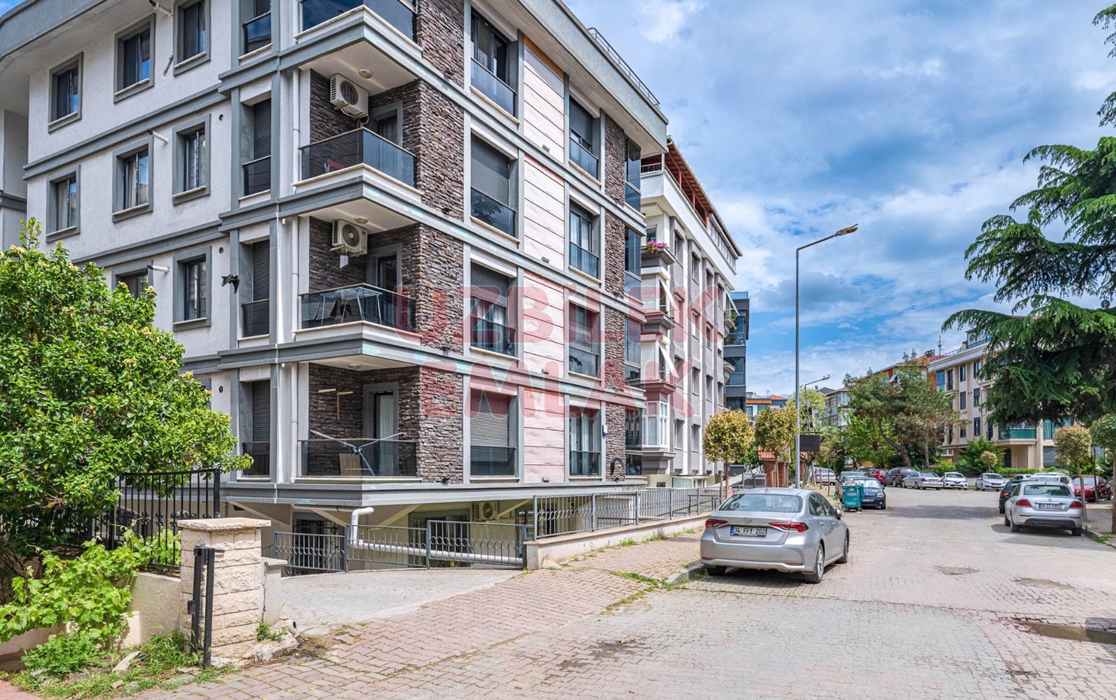 Bahçelievler Eski Top Sahası Arkası Satılık 1+1 Daire