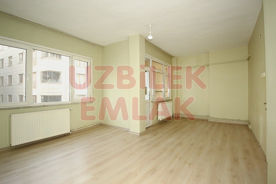 Bahçelievler Yayla Merkezde Kiralık 2+1 Kombili 3.Kat 85 m2 Temiz Ferah Daire
