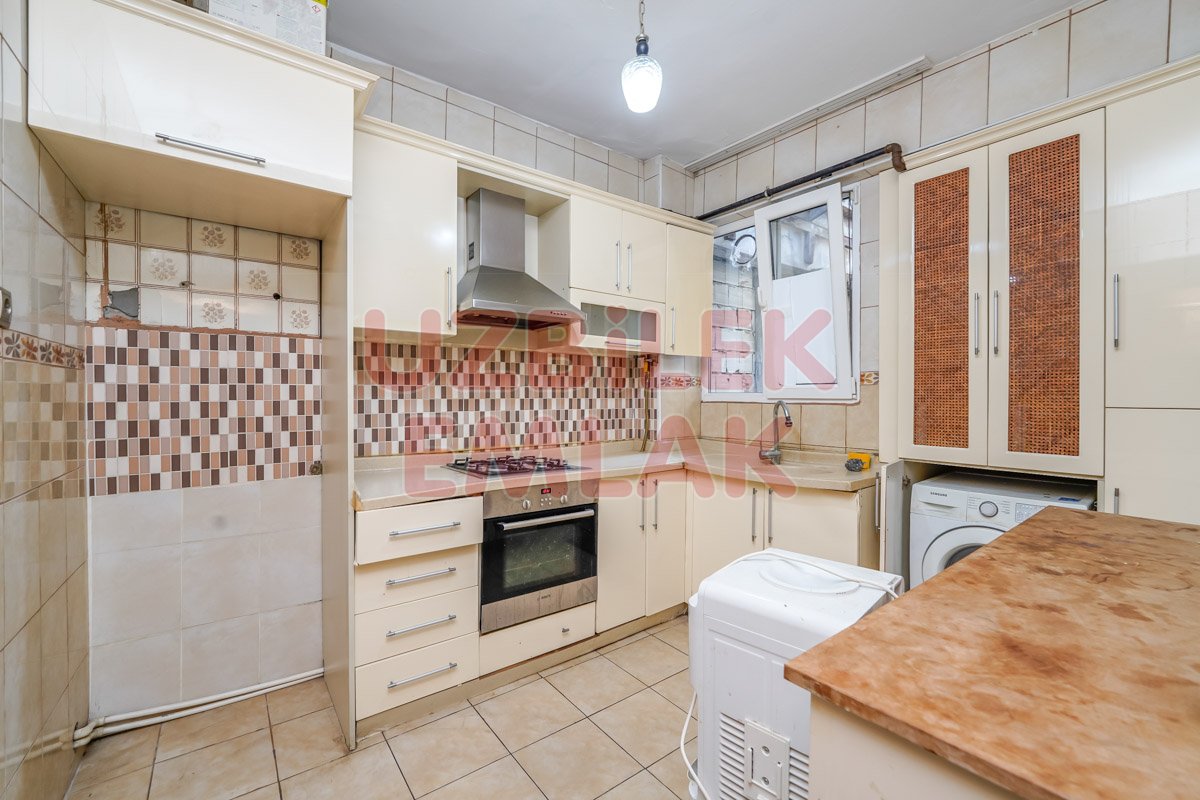 KARAOĞLANOĞLU CADDESİ BAKIMLI 5.KAT ASANSÖRLÜ 2+1 100 M2 DAİRE