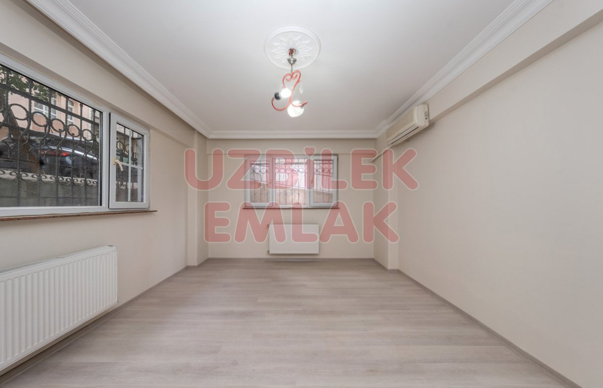 Güngören Haznedar Kınalı Caddesi Civarı Satılık 3+1 Bahçe Katı Daire