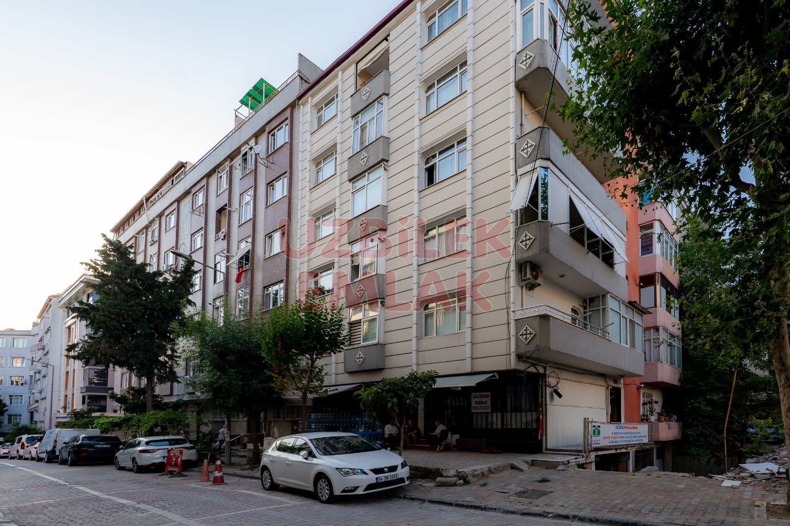 Bahçelievler Siyavuşpaşa Mine Sokak'ta Satılık 2+1 | 3. Kat | Balkonlu