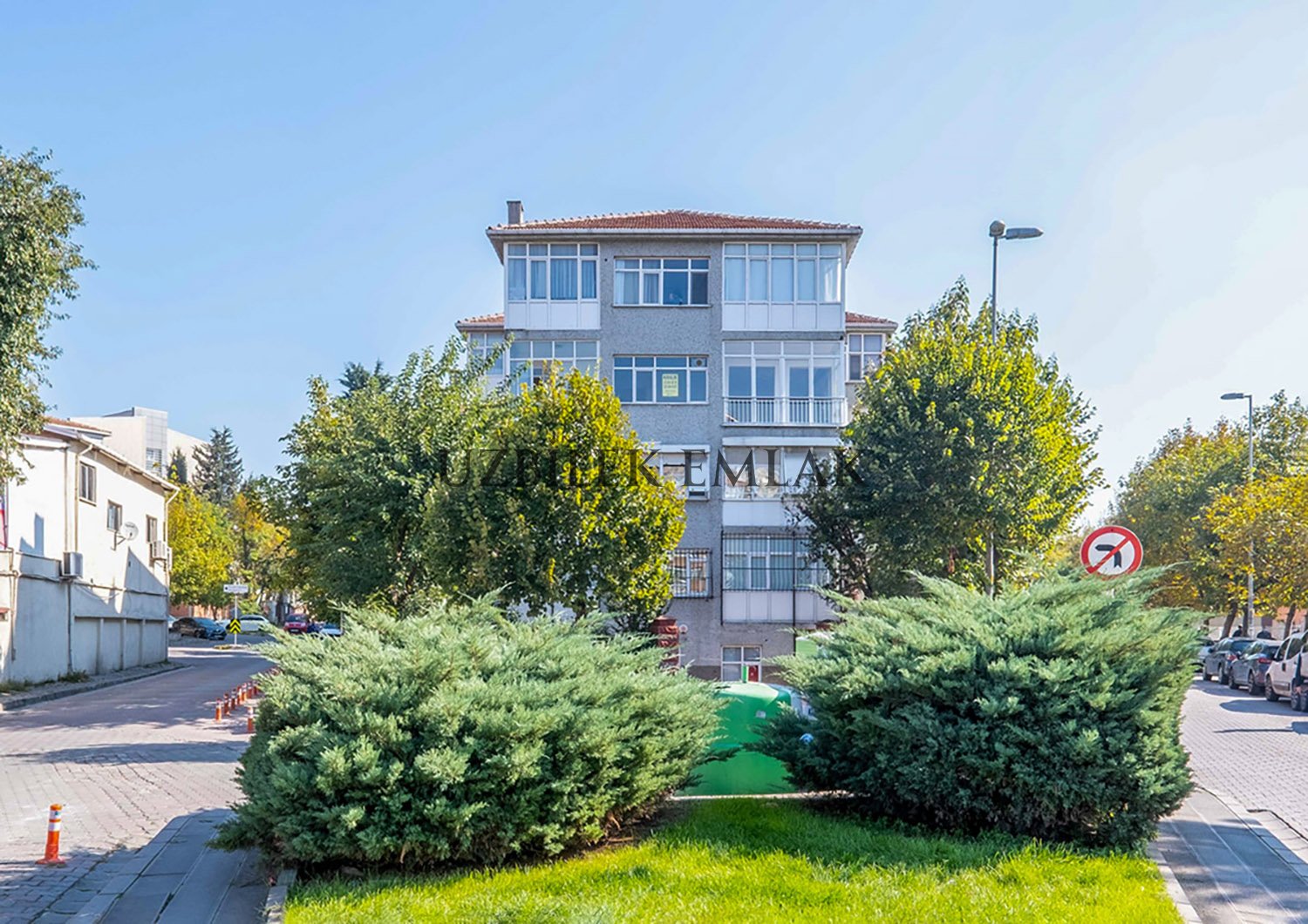 Bahçelievler Satılık 3+1 Otoparklı Ferah Daire