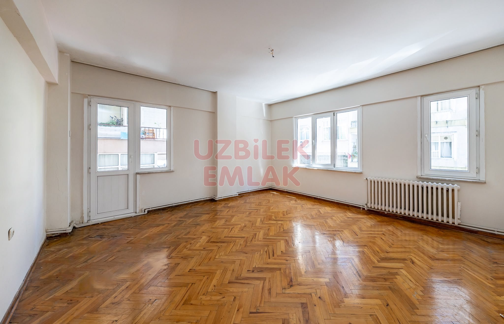 Bahçelievler 2+1 Kombili 95 m2 Temiz Ferah Kiralık Köşe Daire