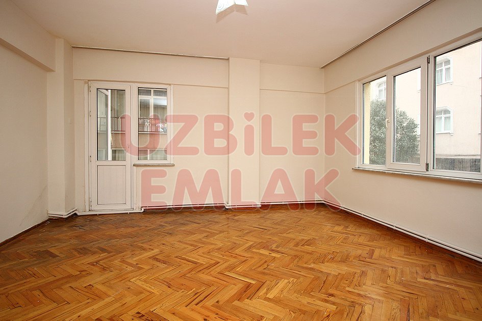 Bahçelievler 2+1 Kombili 95 m2 Temiz Ferah Kiralık Köşe Daire